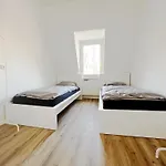 Frankfurt Messe 7Min- 3 Zimmer Kueche Bad Parkplatz 6 Betten