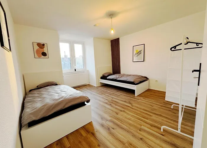 Frankfurt Messe 7Min- 3 Zimmer Kueche Bad Parkplatz 6 Betten