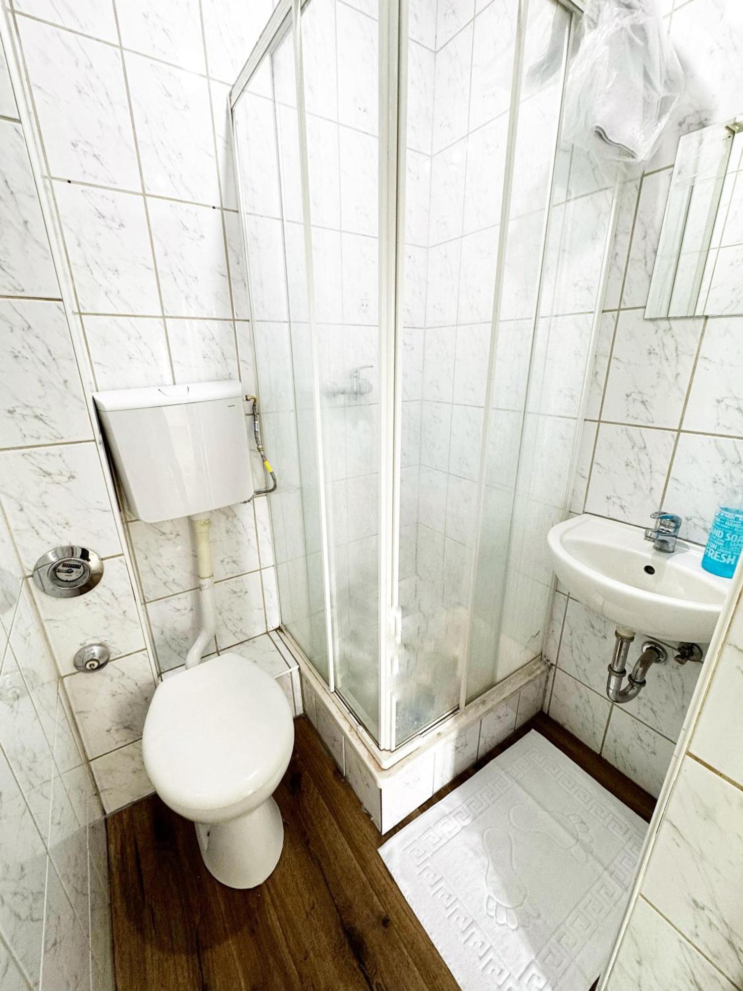 Apartment Frankfurt Messe 7min- 3 Kueche Bad Parkplatz 6 Betten *
