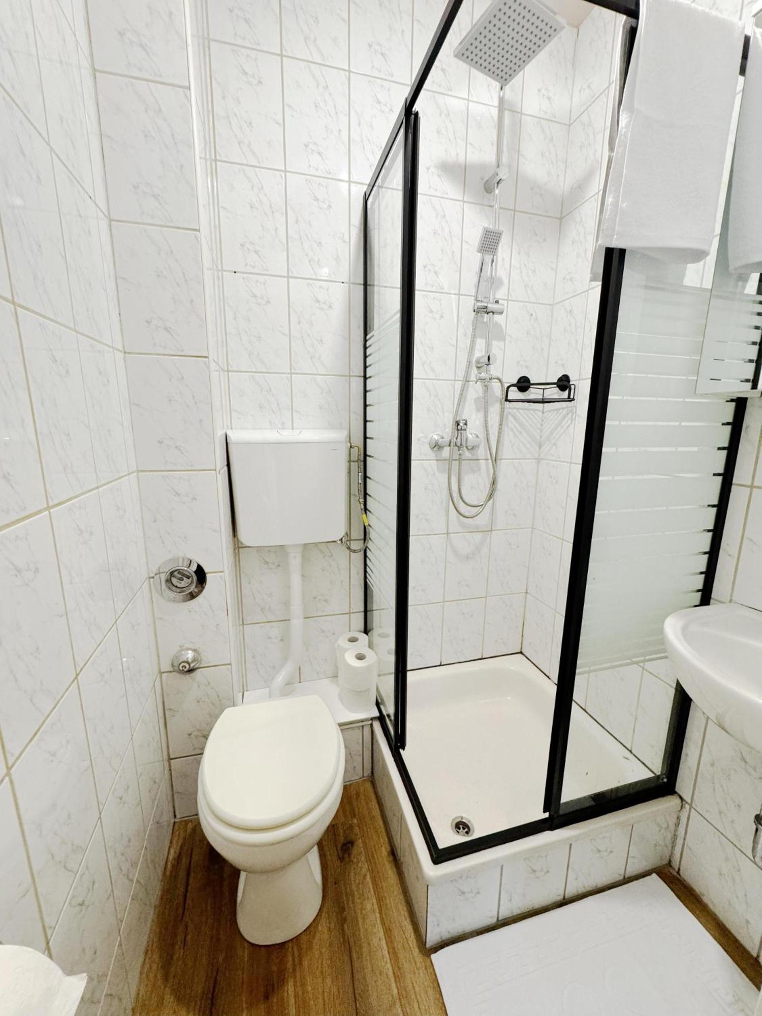 Frankfurt Messe 7min- 3 Kueche Bad Parkplatz 6 Betten Apartment
