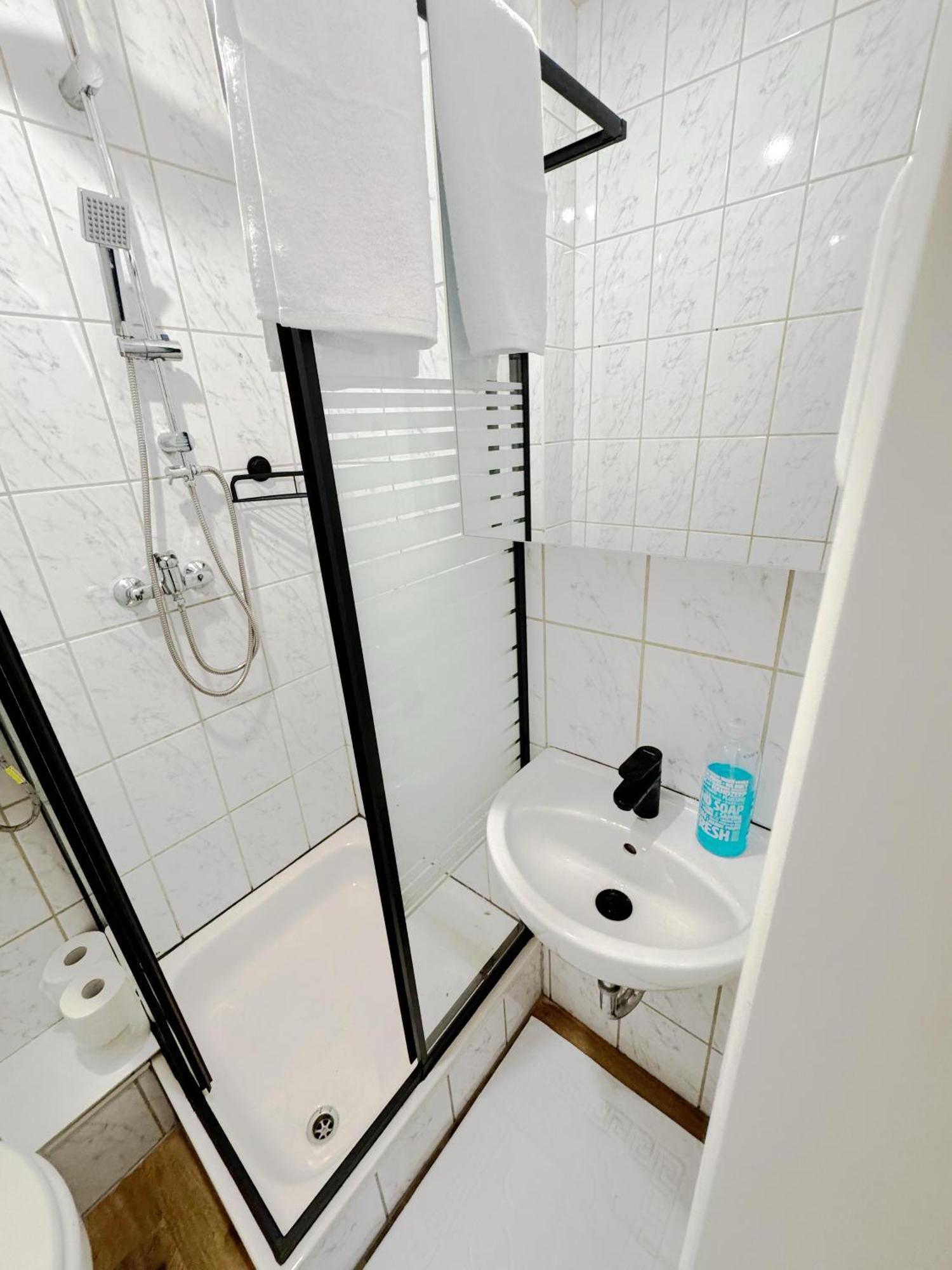 Frankfurt Messe 7min- 3 Kueche Bad Parkplatz 6 Betten Apartment
